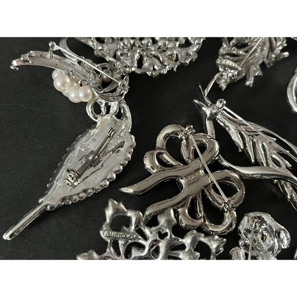 VINTAGE HIGH END Brooches 16pcs MISSING RHINESTONES ALL WEARABLE/ Most Unsigned - Picture 15 of 16